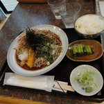 小梨の木の下 - ぶっかけご飯付き