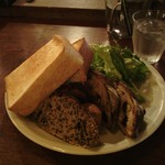 パーラー江古田 - トーストセット焼き強め。スライスパンは、ごまパン、フルッタ、いちじくくるみ。20160523 今日も安定の美味しさでした～o(^▽^)o ドリンク付き780円。