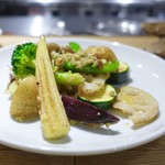 グータン - 温野菜とクスクスのサラダ
　～中東のスパイス「デュカ」を使ったドレッシング～