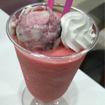サーティワンアイスクリーム - 料理写真:アイスクリームフロートストロベリー