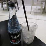 EmQuartier Food Hall - 水20バーツ