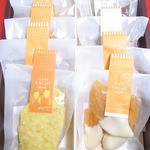 メリーチョコレート - 料理写真:板チョコとチョコがけドライフルーツの詰め合わせ