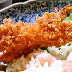 レストラン木木 - エビフライ「あっぷ図」頭も尾っぽもカリカリ状態♪