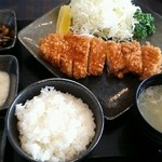 遊 食 酒 空間 カズサ - 豚ロースかつ定食　900円
            