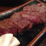 たんや門 - 牛サガリ。塩味でシンプルに、肉の美味しさを愉しみます。