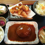 Wakuwaku - ハンバーグと唐揚げの定食