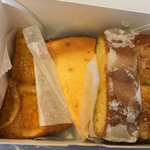 サンデーベイクショップ - 紙箱に４つケーキ類を、スコーンやブラウニーは紙袋に入れてくれました。