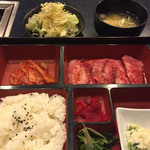 和牛焼肉　青樹苑 - カルビ弁当（1,000円）