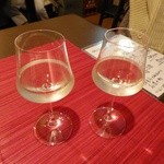 螢の香 - 磯自慢 大吟醸（左）飛露喜大吟醸（右）グラス