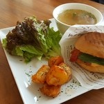 nino - 【2016.05】チキンのトマト煮とチーズのパニーニプレート(1000円)