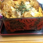 たか幸食堂 - カツがお重からはみ出ています【料理】