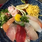 生け簀の甲羅 - 豪華　海鮮丼980円（税抜き）