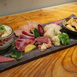 淡海地鶏刺し盛り