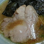 家系ラーメン 近藤家 - ラーメンのチャーシューを引っ張り出してみました。