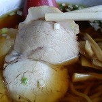 相模屋食堂 - ラーメン￥450のチャーシュー２枚（H28.5.22撮影）