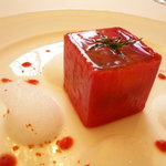 レストラン クレッセント - トマトのコンプレッション プラムオイル風味