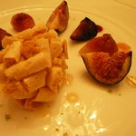 レストラン クレッセント - 佐渡産 黒いちじくのコンポートと胡桃のアイスクリーム添え