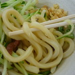 まるいち - 梅肉ぶっかけうどん小（冷）麺はこんな感じ