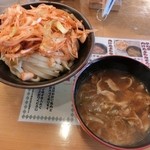 四方吉うどん - 辛ねぎあぶらみそ肉汁うどん 並 600ｇ
            880円（2016.4）