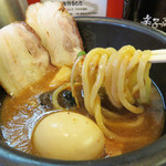 博多元助 - 特製つけ麺950円。
いわゆる『トッピング全部のせ』スタイルです。