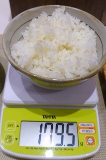 Akita tanita shokudou - ご飯の重さを測る