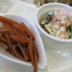 玄米食堂　あおぞら - いかにんじんと大豆やにんじんなどで作ったサラダ