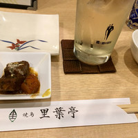 里葉亭 - お通しの牛タンシチューとお漬物美味し…