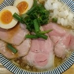 味玉煮干し醤油らーめんチャーシュー930円