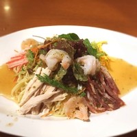 中華街 桂宮 - タレをかけたところ