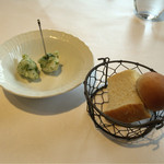 La Brianza - ゼッポレとランチセットの２種類パン。