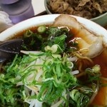 ちいふ - ラーメンは濃いスープですけど案外あっさり。