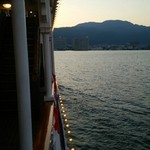 Mishi gan - 大津の港を夕暮れのなか出港します。