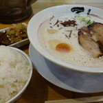 濃厚煮干とんこつラーメン 石田てっぺい - てっぺいラーメン＆ザーサイ・ジャコ甘辛煮＆ご飯