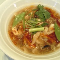 神田 雲林 - 「黒醋と胡椒」の四川サンラー湯麺