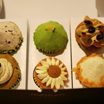 ｍｏｍｅｎ - カップケーキ（それぞれ260円）