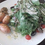 Pizzeria 26 - コブータとチーズたっぷりシーザーサラダ