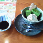 夢庵 - 黒糖ゼリーと抹茶ムース