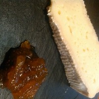ルコントワール - 熟成ブリーチーズと青い無花果のコンフィ