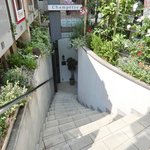 シャンペトル - 外観の地下1階入口への風景です