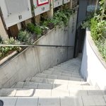 シャンペトル - 外観の地下1階入口への風景です