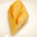 シャンペトル - ランチコース 2700円 のパン