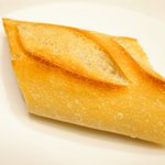 シャンペトル - ランチコース 2700円 のパン