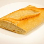 シャンペトル - ランチコース 2700円 のパン