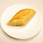 シャンペトル - ランチコース 2700円 のパン