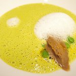 シャンペトル - ランチコース 2700円 の仏産 グリーンピースのポタージュ