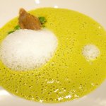 シャンペトル - ランチコース 2700円 の仏産 グリーンピースのポタージュ