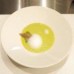 シャンペトル - ランチコース 2700円 の仏産 グリーンピースのポタージュ