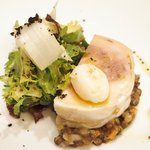 シャンペトル - ランチコース 2700円 の丹波黒鶏のガランティーヌ レンズ豆のサラダ仕立て