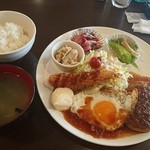 ビーンズ・カフェ - ハンバーグランチ。ご飯とお味噌汁。