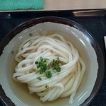 山もり - ひやかけ 180円 こんぶといりこの香るダシに角のある中細の腰がある麺でうまい。